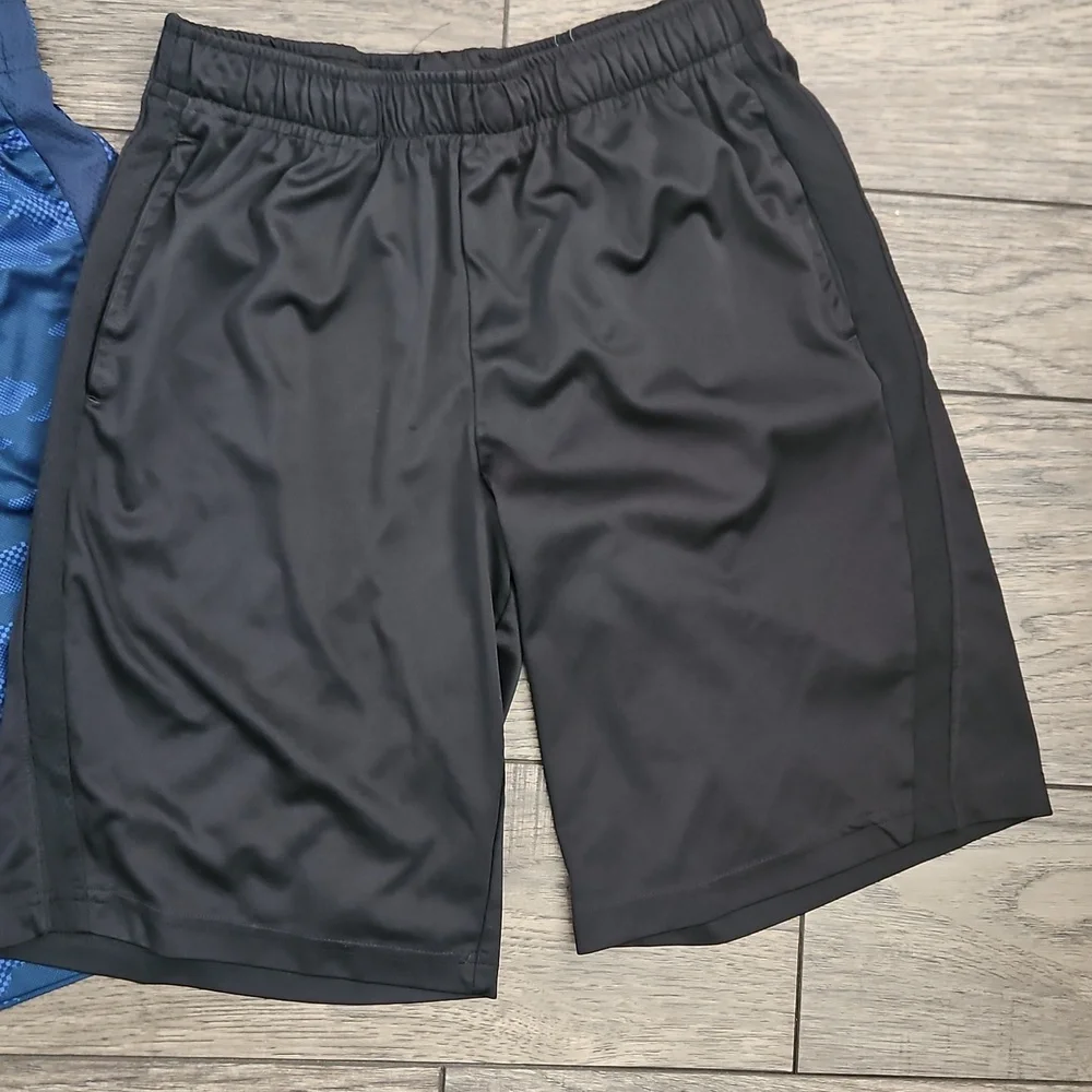 Boys Athletic Shorts Large - Picture 3 of 5